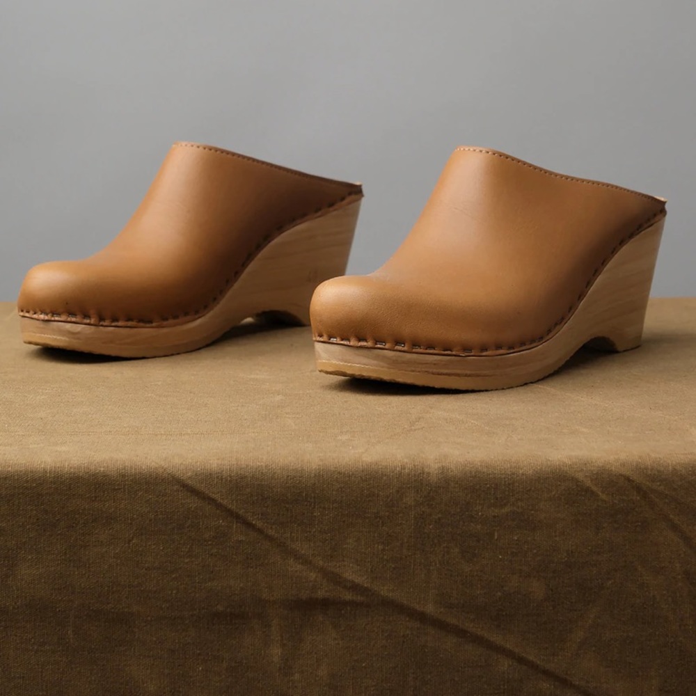No. 6 New School Wedge in Palomino, sz 39